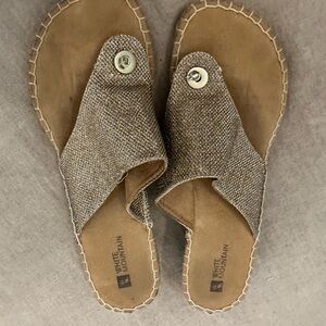 Sandals to dress up or down.